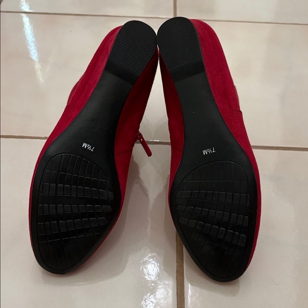 Impo Red Faux Suede Garwyn Ankle Booties with Side Accent. 7.5 NWOT - Picture 6 of 8